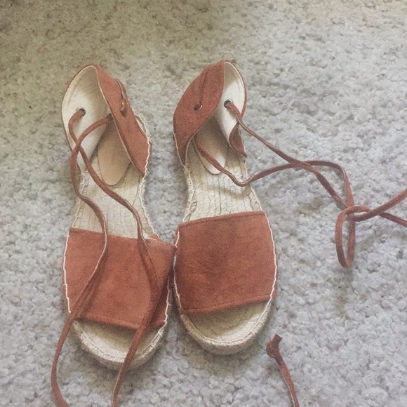 Cute brown summer sandals - Picture 1 of 2